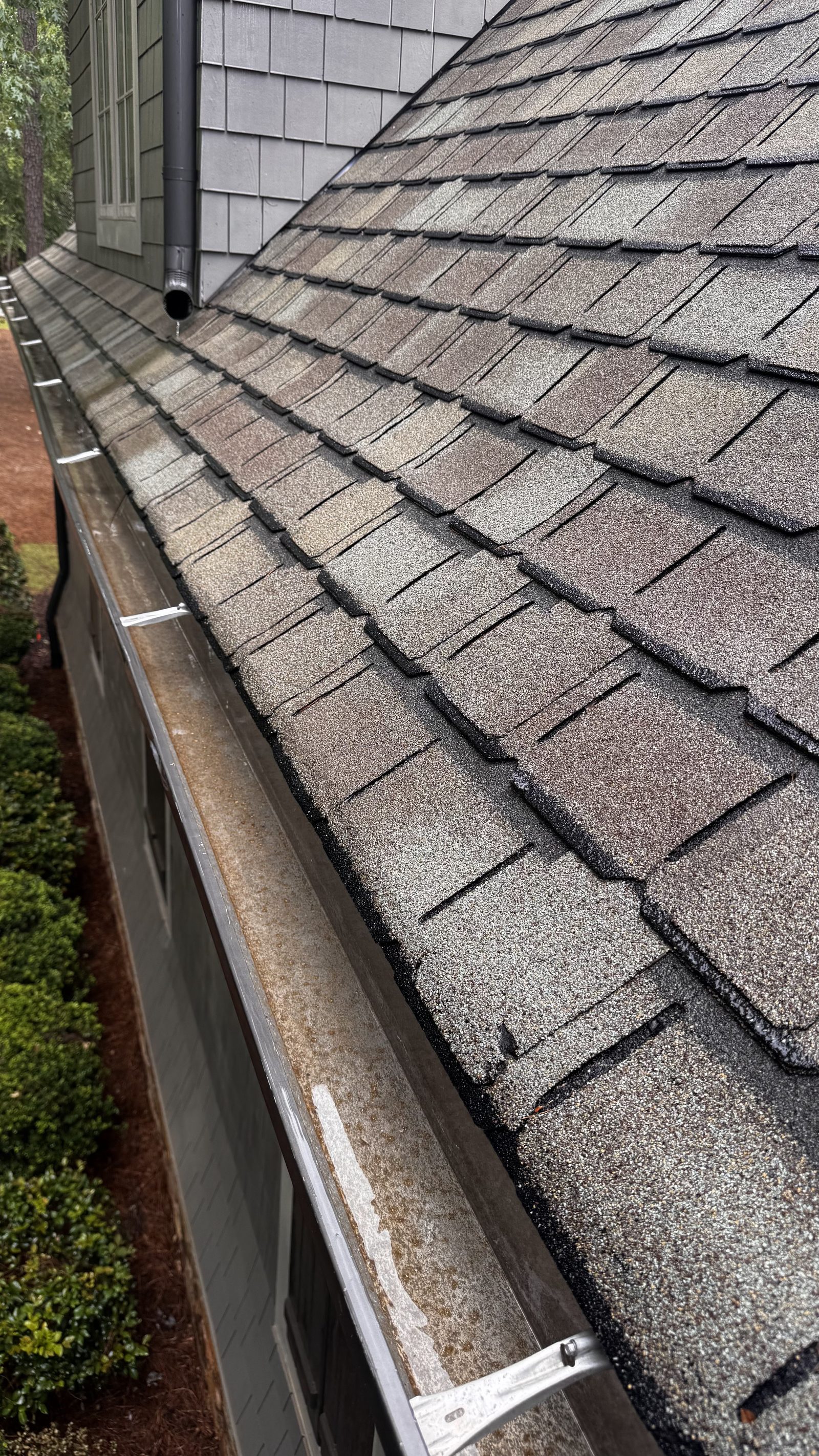 Clean gutters after professional cleaning Lake Oconee GA