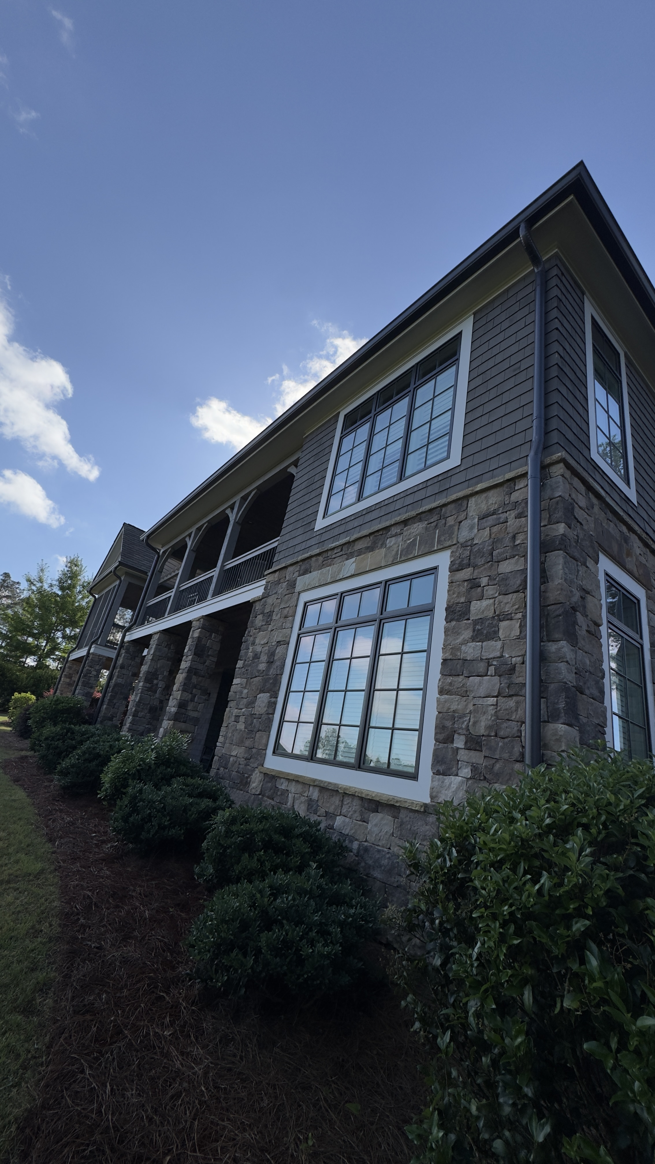 Clean stone home in Lake Oconee Georgia after exterior washing